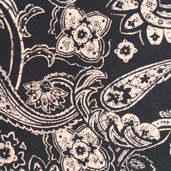 Croft & Barrow Black and Cream Paisley Top - Picture 3 of 5